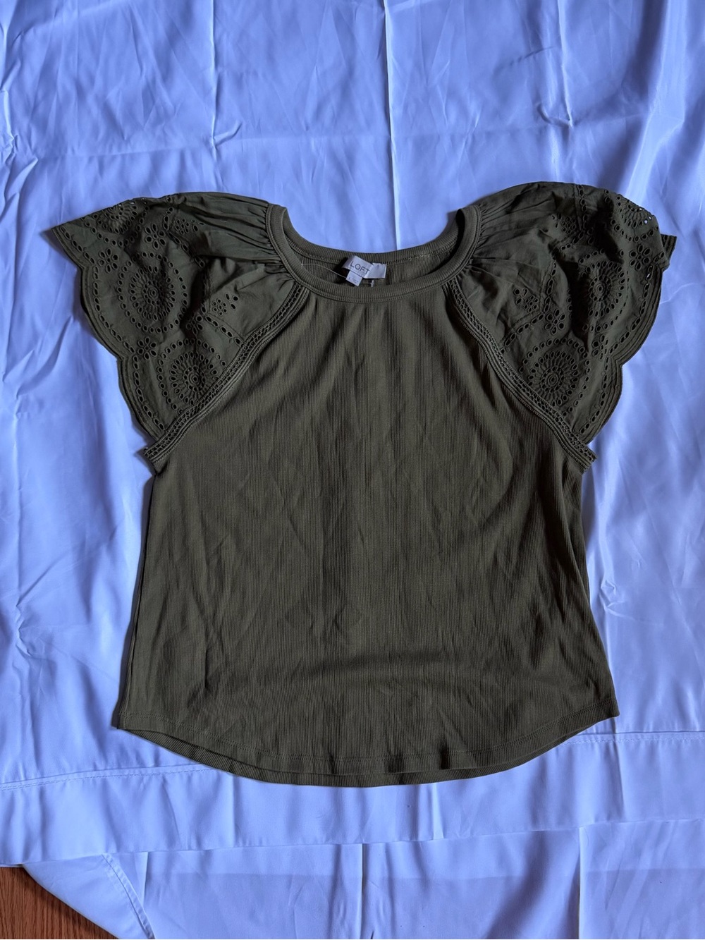 LOFT Women's Green Knit Eyelet Flutter Sleeve Round Neck Stretch Tee Size L